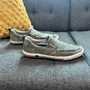 Casual Men’s Slip-on Margaritaville Camo shoes, size 10